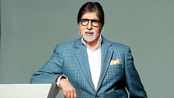 Amitabh Bachchan: హైదరాబాద్ మెట్రో స్టేషన్లో సందడి చేసిన అమితాబ్..