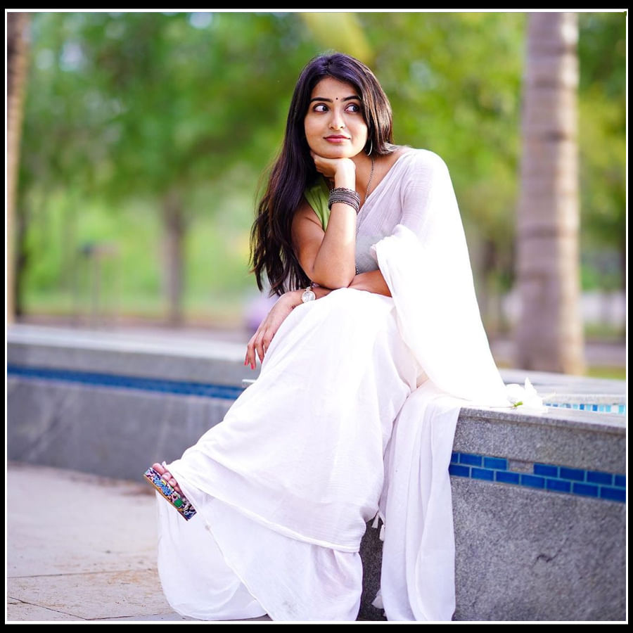 Ananya nagalla: మాట్లాడే కాటుక కళ్ళతో మైమరిపిస్తున్న ముద్దుగుమ్మ అనన్య