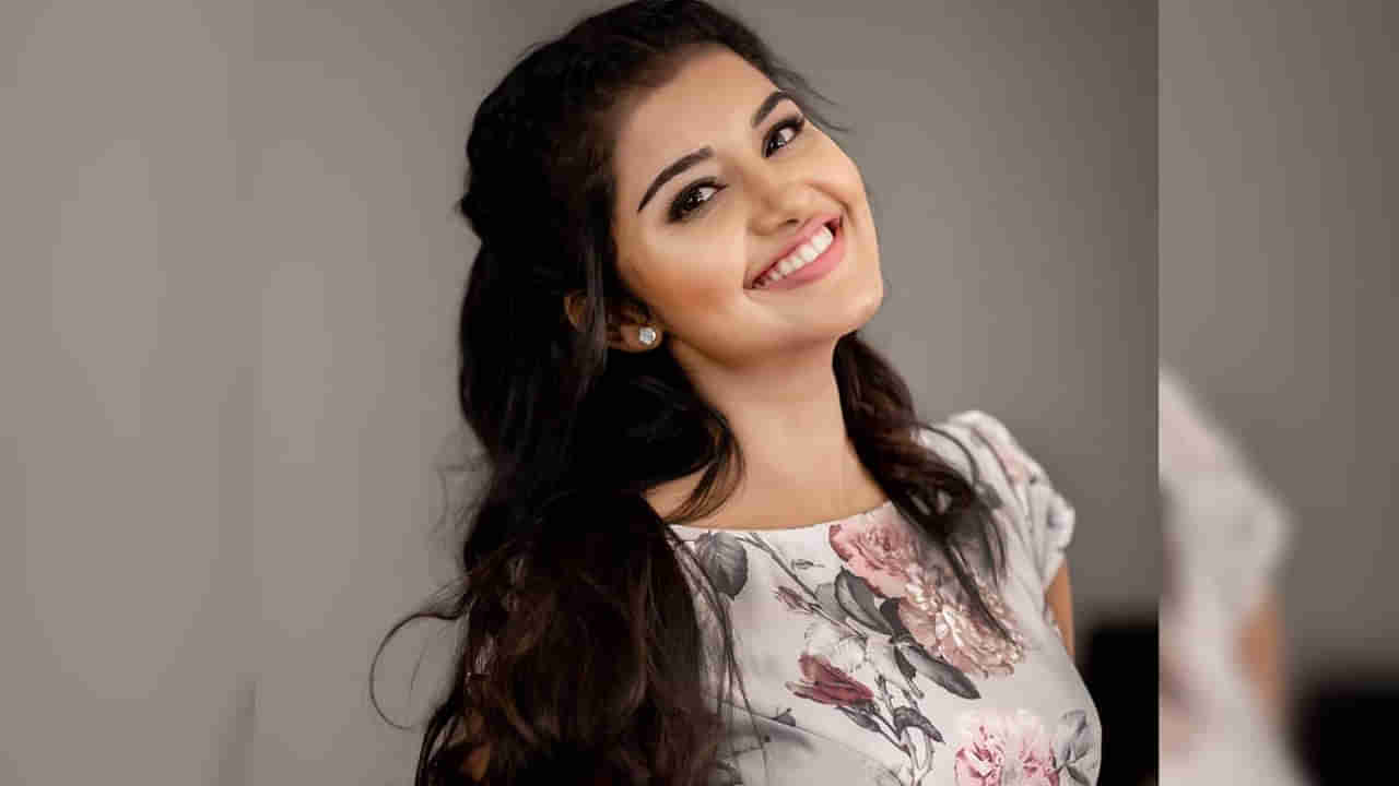 Anupama Parameswaran: ఆ స్టార్ హీరో సినిమా కోసం బుర్ఖాలో థియేటర్‏కు వెళ్లాను.. ఇంట్రెస్టింగ్ కామెంట్స్ చేసిన అనుపమ..