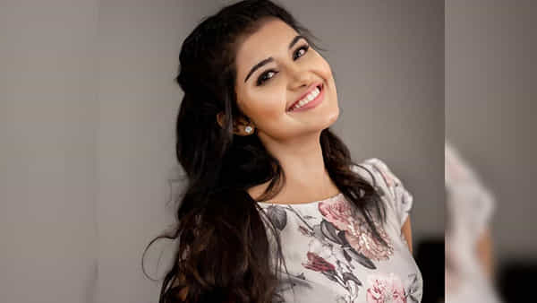 Anupama Parameswaran: ఆ స్టార్ హీరో సినిమా కోసం బుర్ఖాలో థియేటర్కు వెళ్లాను.. ఇంట్రెస్టింగ్ కామెంట్స్ చేసిన అనుపమ..