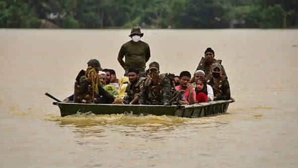 Assam Floods 2022: వరుణుడి బీభత్సం.. అస్తవ్యస్థంగా మారిన అస్సాం.. 90శాతం నీళ్లలోనే..