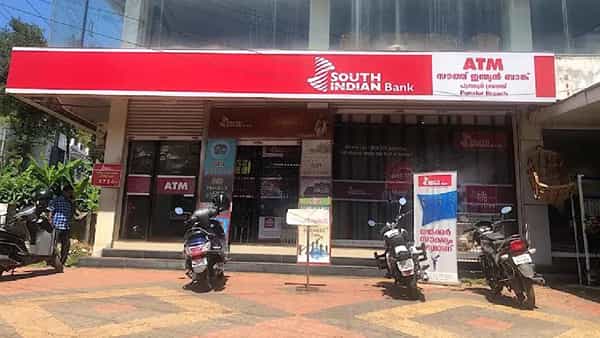 South Indian Bank: రుణగ్రహీతలకు షాక్ ఇచ్చిన సౌత్ ఇండియన్ బ్యాంక్.. లోన్ల వడ్డీ రేట్లు పెంచుతున్నట్లు వెల్లడి..