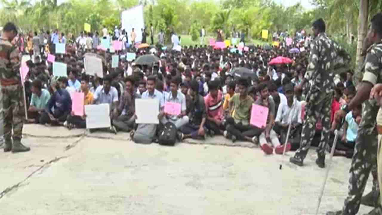 IIIT Basara Students: వీసీని నియమించాల్సిందే.. బాసర ట్రిపుల్‌ ఐటీలో కొనసాగుతున్న ఆందోళన..