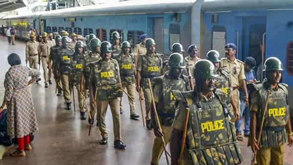 Bharat Bandh Today: రైల్వే స్టేషన్లలో హైఅలర్ట్.. అక్కడ 71 రైళ్లు రద్దు..!