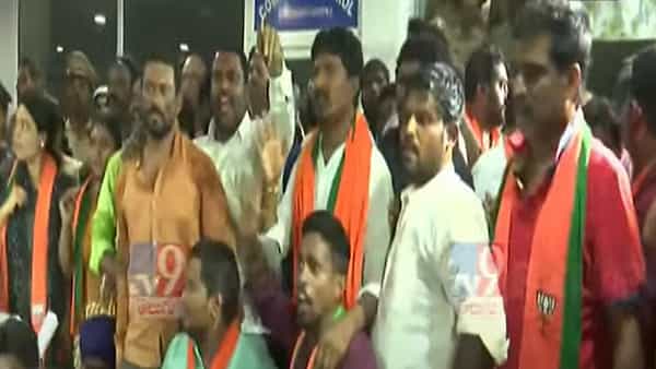 Jubilee Hills Rape Case: పొలిటికల్ టర్న్ తీసుకున్న మైనర్ రేప్ కేసు.. పోలీసుల తీరుపై బీజేపీ ఆగ్రహం..
