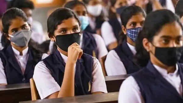 NCERT Text books: వివాదాస్పదంగా సీబీఎస్సీ సిలబస్ కుదింపు ప్రక్రియ! దీని వెనుక రాజకీయ ఎజెండా ఉన్నట్లేనా?