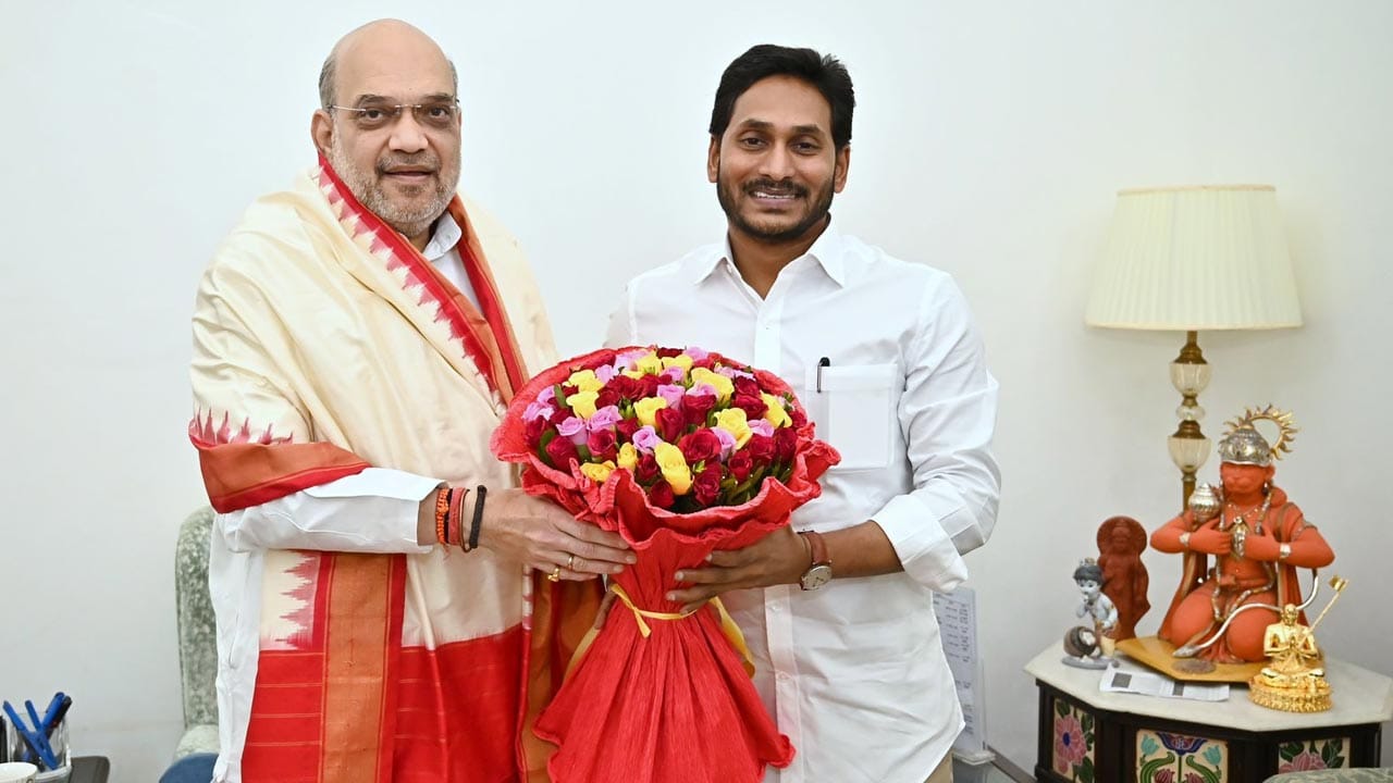 CM Jagan: కేంద్ర హోంశాఖ మంత్రి అమిత్షాతో సీఎం జగన్.. ఆ అంశంపైనే ప్రధాన చర్చ..