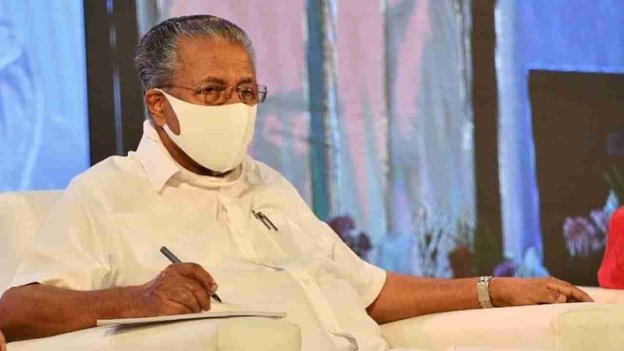 Kerala CM: కేరళ సీఎంకు బిగ్ ఝలక్.. విమానంలోనూ వదిలిపెట్టడం లేదు.. షాకింగ్ వీడియో వైరల్..