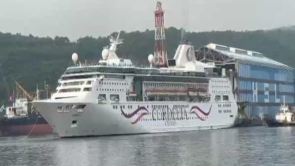 Cordelia Cruise Ship: విశాఖ తీరంలో విలాసాల నౌక..! సముద్రపు అలలపై తేలియాడుతూ విహారం, టికెట్లు హాట్ కేకుల్లా..