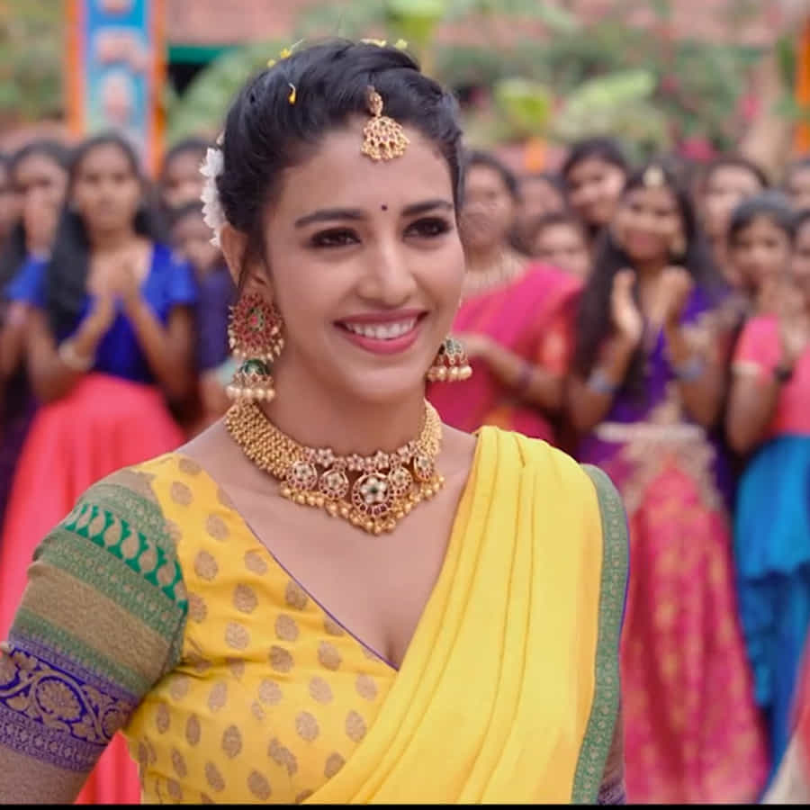 బంగార్రాజు సినిమా పబ్లిక్ ఈవెంట్ సందర్బంగా నాగ చైతన్య చూసిన సమయంలో దక్ష నగర్కర్ ఇచ్చిన రియాక్షన్ మరియు స్మైల్ ఆ మద్య బాగా పాపులర్ వైరల్ వీడియో గా మారిన విషయం తెల్సిందే.