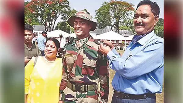 పక్షవాతాన్ని ఓడించి సైన్యంలో చేరిన వీరుడు.. ఈ జవాన్ కథ ప్రతిఒక్కరికీ స్పూర్తిదాయకం.. పడిలేచిన కెరటంలా..
