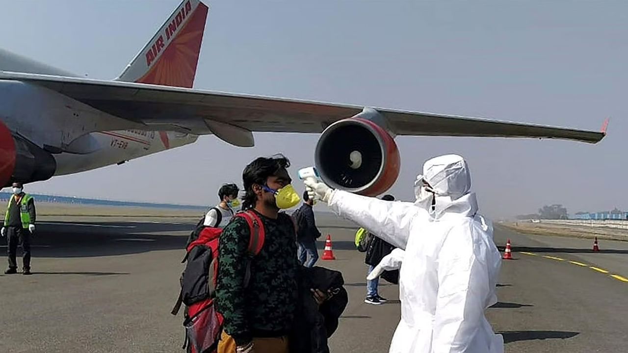 Airport Mask: దేశంలో మరోమారు కరోనా ఆంక్షలు..! మాస్క్ లు వేసుకోకపోతే దించేయండి.. డీజీసీఏ కీలక నిర్ణయం