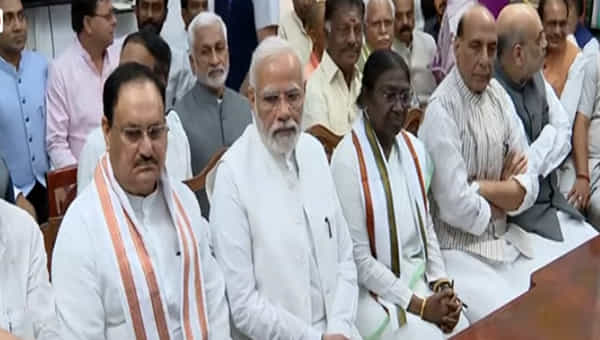 Droupadi Murmu Nomination: ఎన్డీఏ రాష్ట్రపతి అభ్యర్థిగా ద్రౌపది ముర్ము నామినేషన్.. హాజరైన ప్రధాని మోదీ..