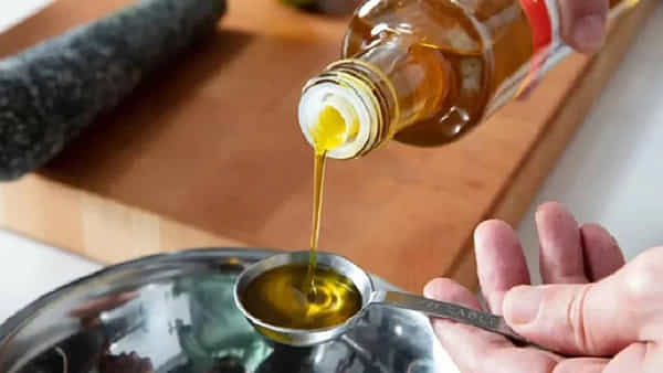 Edible Oil Prices: రిటైల్ మార్కెట్లో తగ్గుముఖం పడుతోన్న వంట నూనె ధరలు.. ఇంకా తగ్గుతాయా?