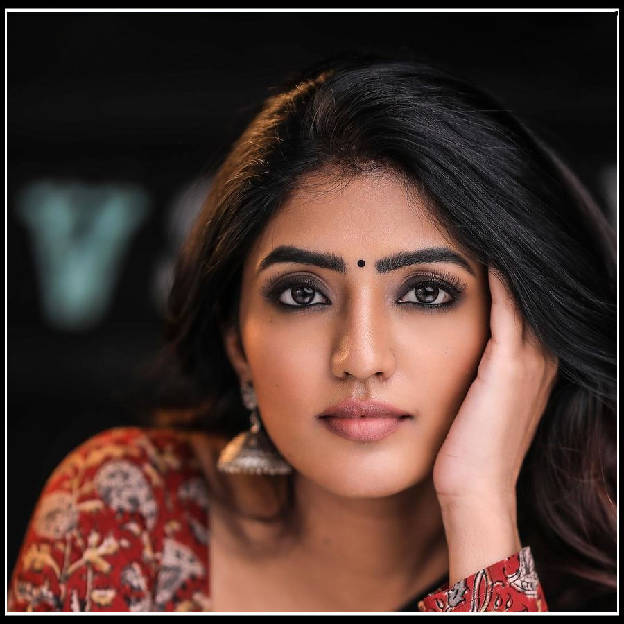 Eesha Rebba: మాట్లాడే కాటుక కళ్ళతో మైమరిపిస్తున్న తెలుగు ముద్దుగుమ్మ ఈషా రెబ్బా.. 