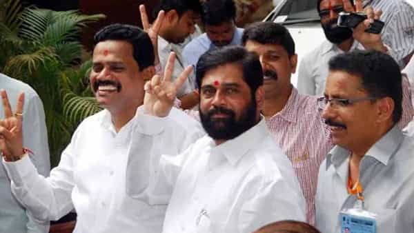 Maharashtra Political Crisis: అసలు పార్టీ మాదే.. 34 మంది ఎమ్మెల్యేల సంతకాలతో గవర్నర్కు లేఖ..