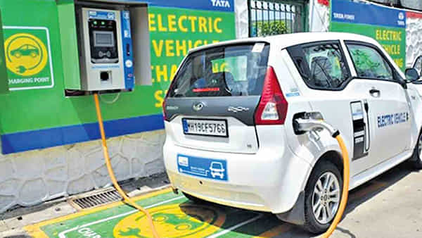 EV Charging Stations: హైదరాబాద్వాసులకు శుభవార్త.. నగరంలో 300 ఈవీ ఛార్జింగ్ స్టేషన్లు
