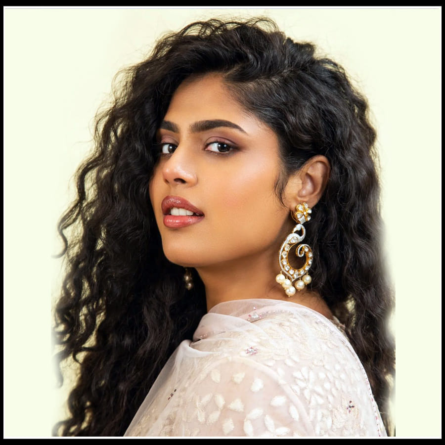 Faria Abdullah : చిట్టి అందానికి ఫిదా అవుతున్న కుర్రాళ్ళు.. ఎట్రాక్ట్ చేస్తున్న 'ఫరియా అబ్దుల్లా' ఫొటోస్..