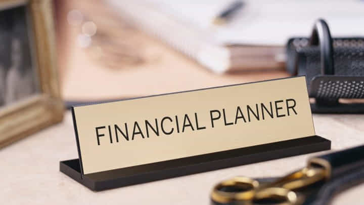 Financial Planning: పెట్టుబడుల కోసం సరైన ఫైనాన్షియల్ ప్లానర్ని ఎలా ఎంచుకోవాలి? Financial Planning: పెట్టుబడుల కోసం సరైన ఫైనాన్షియల్ ప్లానర్ని ఎలా ఎంచుకోవాలి?