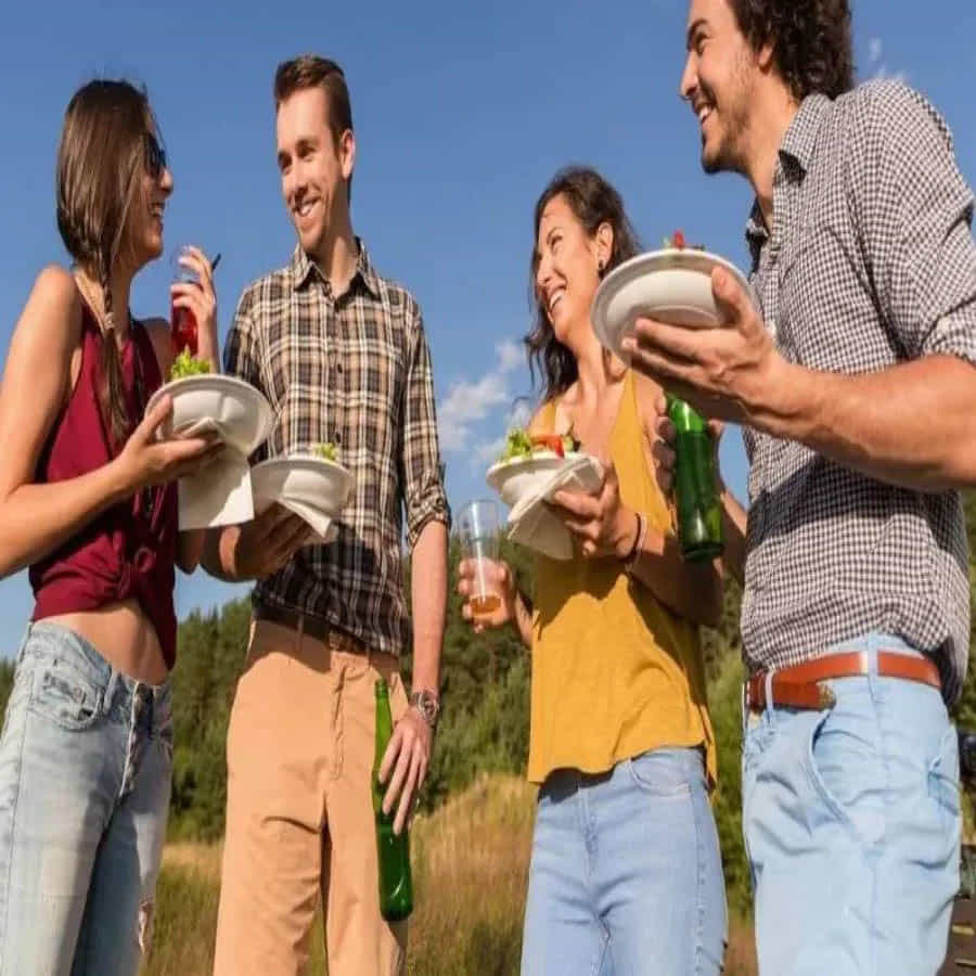 Health Tips: సమయాభావం కారణంగా ప్రజలు అనేక చెడు అలవాట్లను అలవర్చుకుంటారు. చాలా మంది నిలబడి తింటుంటారు. ఇలా తినడం ఒక రకమైన ట్రెండ్గా మారింది. అయితే నేలపై కూర్చొని తినడం చాలా మంచిది. ఈ పద్ధతి సమయాన్ని ఆదా చేస్తుంది.