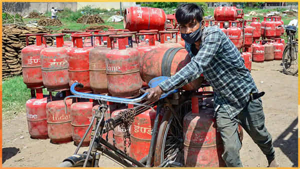 Gas Cylinder: గ్యాస్ వినియోగదారులకు షాక్.. కొత్త గ్యాస్ కనెక్షన్ డిపాజిట్ భారీగా పెంపు.. ఈ రోజు నుంచి అమలు