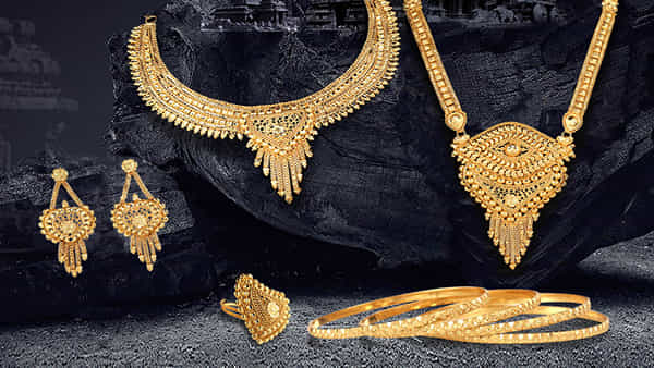 Gold Price Today: పరుగులు పెడుతున్న బంగారం.. దిగి వస్తున్న వెండి.. తాజా ధరలు