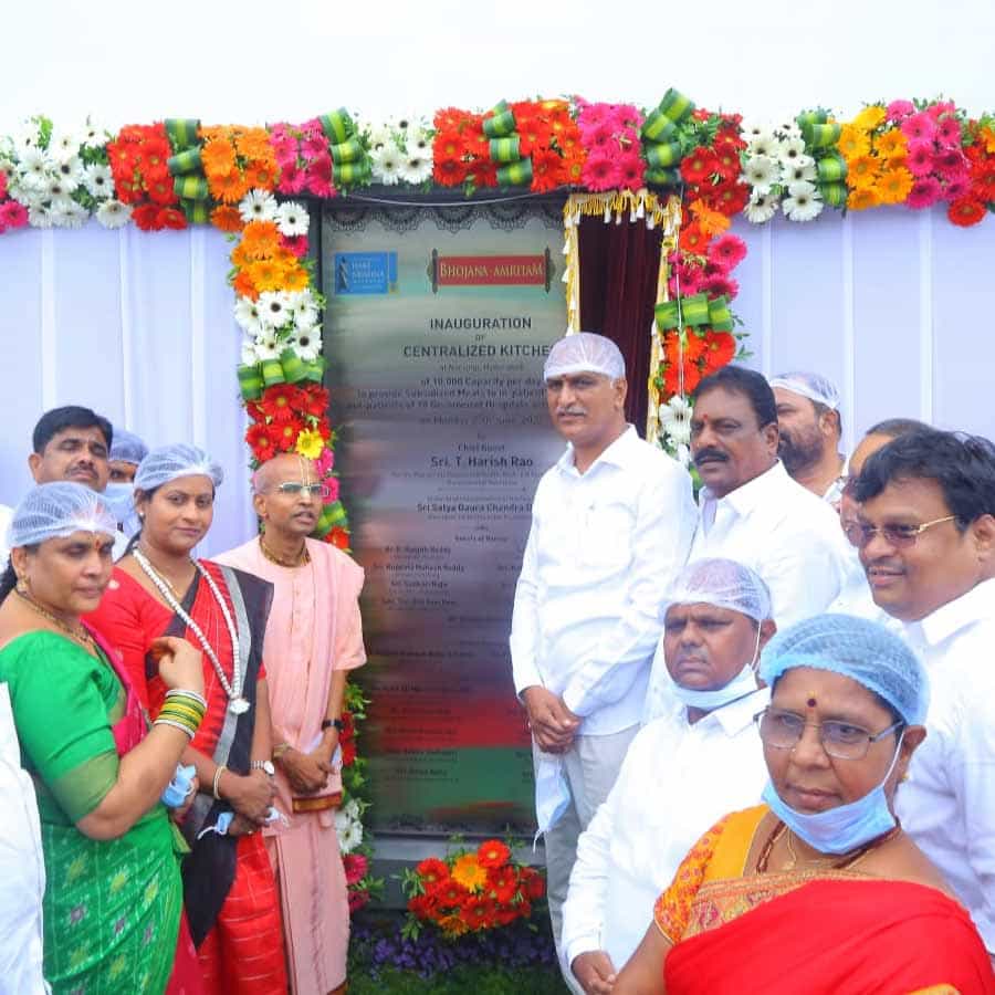 ఇప్పటికే ఆస్పత్రుల వద్ద రోగుల సహాయకుల కోసం నైట్ షెల్టర్లు నిర్మించారు. తాగు నీటి వసతి కల్పించారు. అన్నపూర్ణ భోజన కేంద్రాలు ఒక పూట ఆకలిని తీరుస్తున్నాయి. అయినా వారు అర్ధాకలితో ఉంటున్నారని సీఎం కేసీఆర్ గ్రహించారు. దీంతో కేసీఆర్  మానవత్వంతో ఆలోచించి రోగుల సహాయకులకు 5 రూపాయలకే మూడు పూటలా కడుపు నిండా భోజనం అందించే కార్యక్రమానికి శ్రీకారం చుట్టారు. బడ్జెట్ లో చెప్పినట్లు అమలు చేశారు.