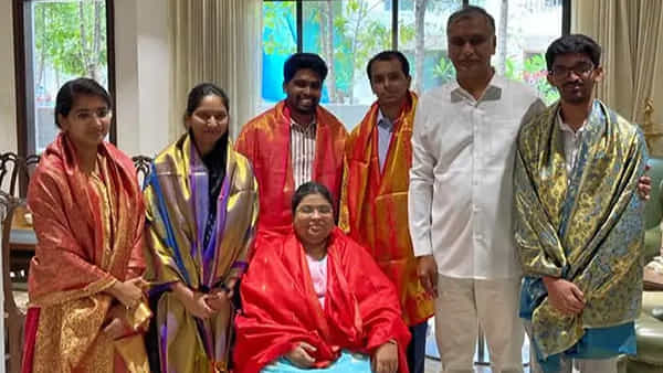 Telangana: సివిల్స్ - 2021 విజేతలకు సన్మానం.. మరిన్ని విజయాలు సాధించాలన్న మంత్రి హరీశ్
