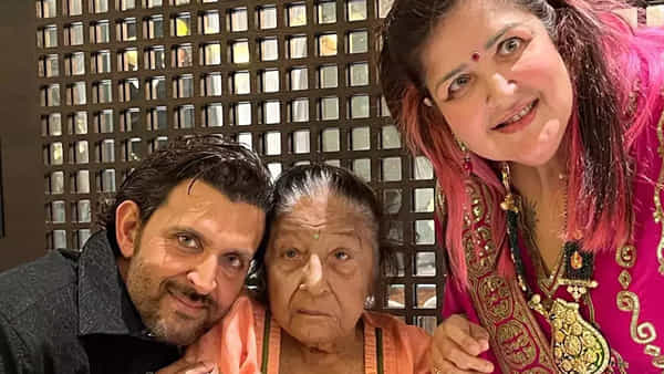 Hrithik Roshan: స్టార్ హీరో ఇంట తీవ్ర విషాదం.. అనారోగ్యంతో తుదిశ్వాస విడిచిన హృతిక్ అమ్మమ్మ..