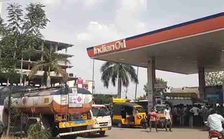Fuel Crisis: నిర్మల్‌ జిల్లాలో డీజిల్‌ కొరత.. పెట్రోల్ పంపుల్లో నో స్టాక్ బోర్డు.. అసలు కారణం ఇదేనా?..