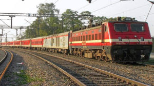 Indian Railways: రైల్వే ప్రయాణికులకు అలర్ట్‌.. ఈ రోజు 262 రైళ్ల రద్దు.. జాబితాను తెలుసుకోండిలా..!
