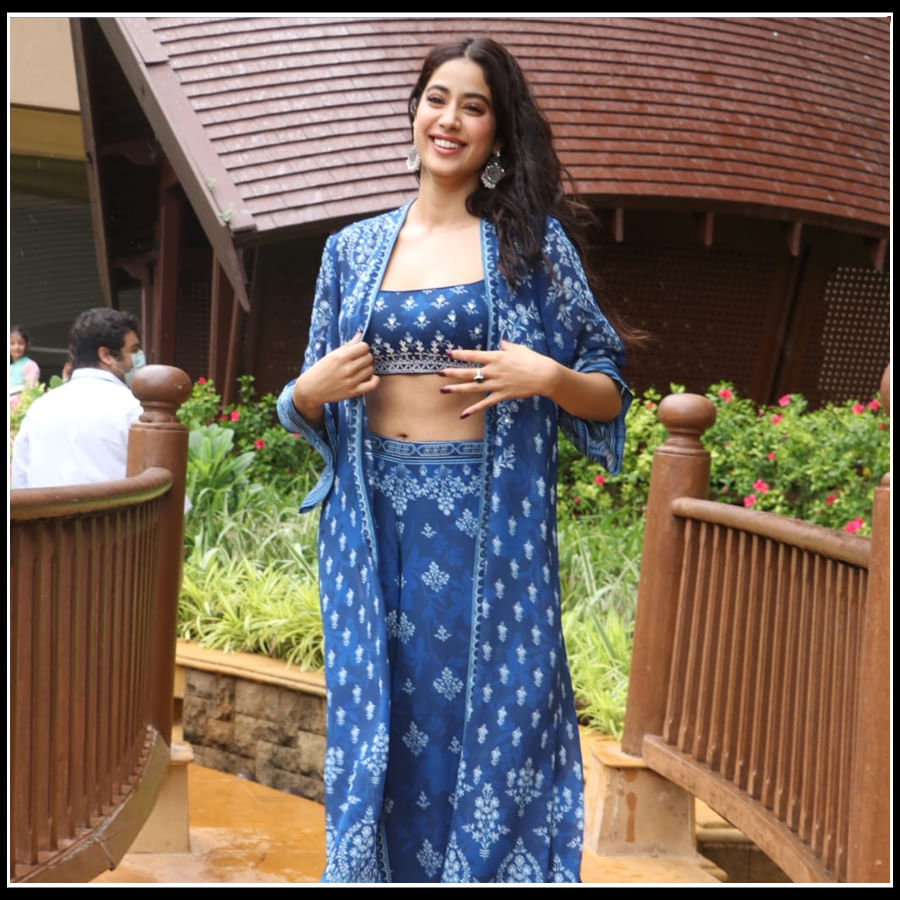 Janhvi Kapoor: ఊహలు శృతిమించేలా జాన్వీ అందాలు 