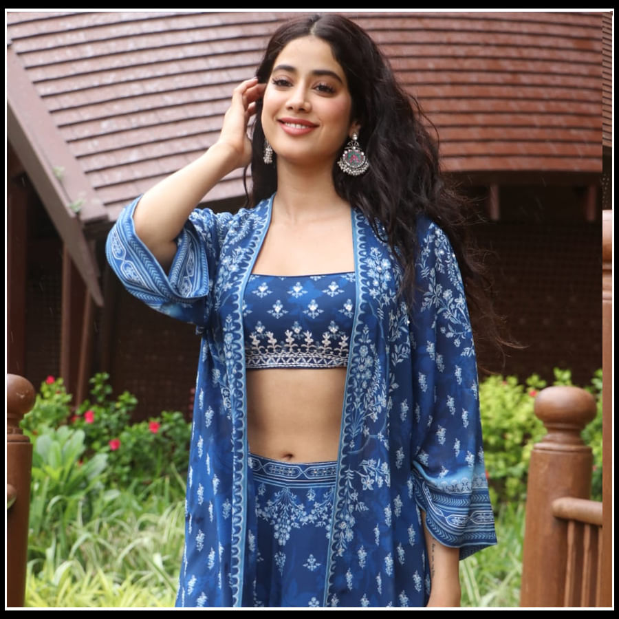 Janhvi Kapoor: ఊహలు శృతిమించేలా జాన్వీ అందాలు 