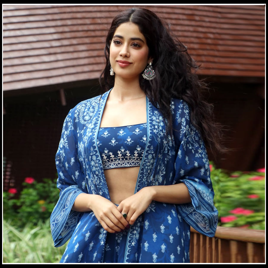 Janhvi Kapoor: ఊహలు శృతిమించేలా జాన్వీ అందాలు 