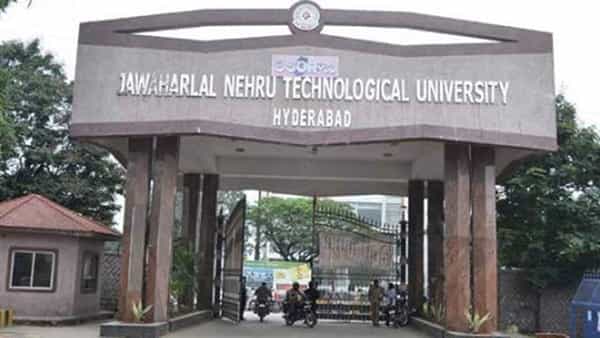 JNTUH: ఇంజనీరింగ్ విద్యార్థులకు పరీక్ష కేంద్రాలను ఎంపిక చేసుకునే వెసులుబాటు..