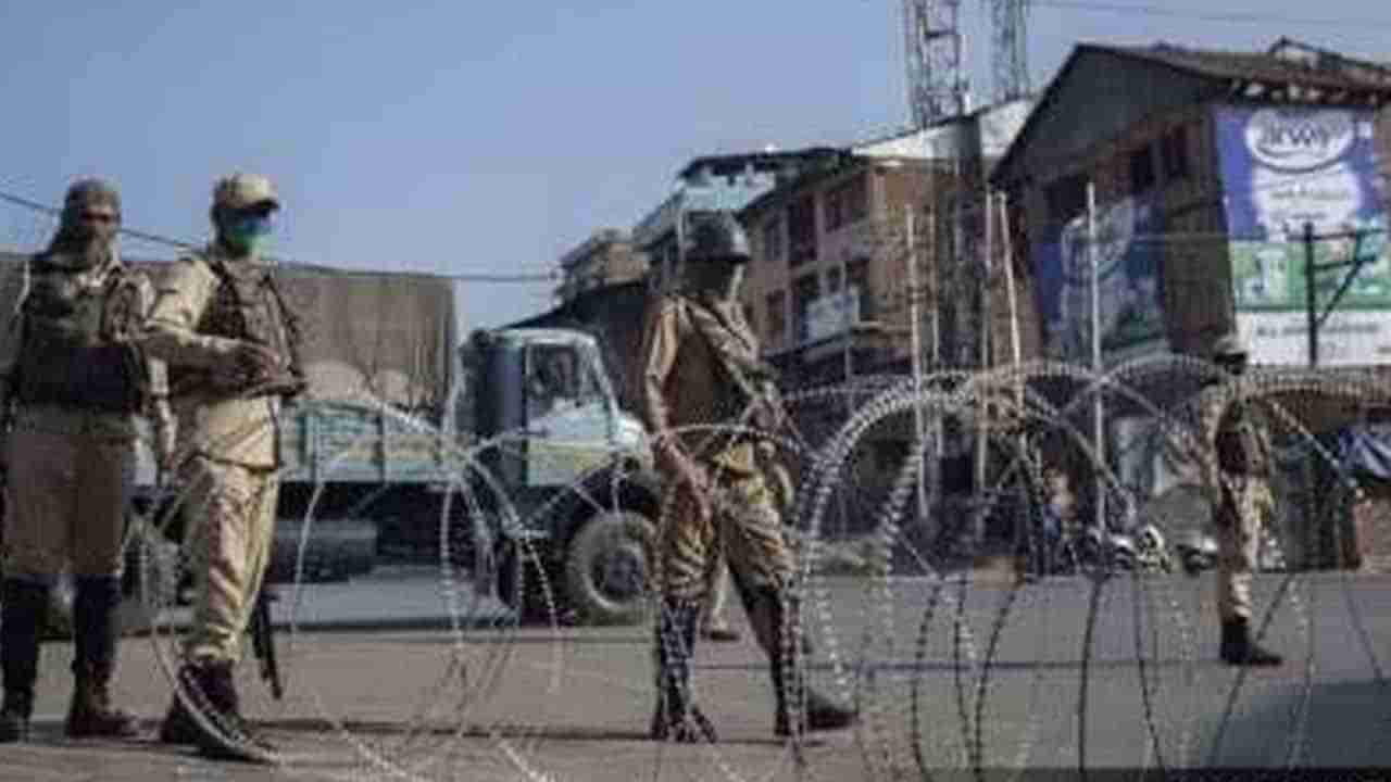 Jammu-Kashmir: ఆందోళనలతో వేడెక్కుతున్న కశ్మీర్.. 177 మంది పండిట్ టీచర్లను బదిలీ చేసిన కేంద్రం