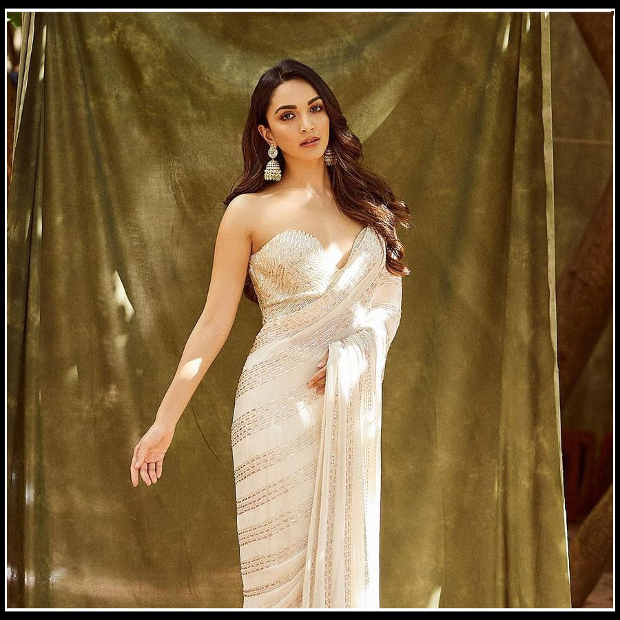 Kiara Advani: స్టైలిష్ డ్రస్ లో  కియారా అందాల విందు.. 