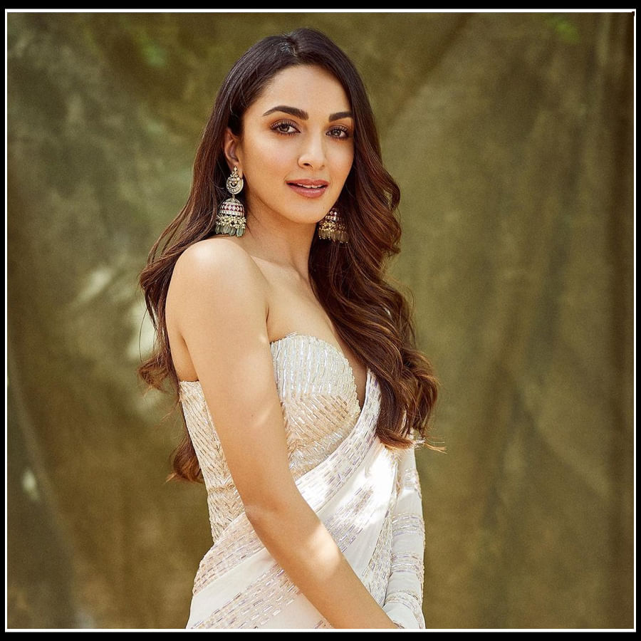 Kiara Advani: స్టైలిష్ డ్రస్ లో  కియారా అందాల విందు.. 