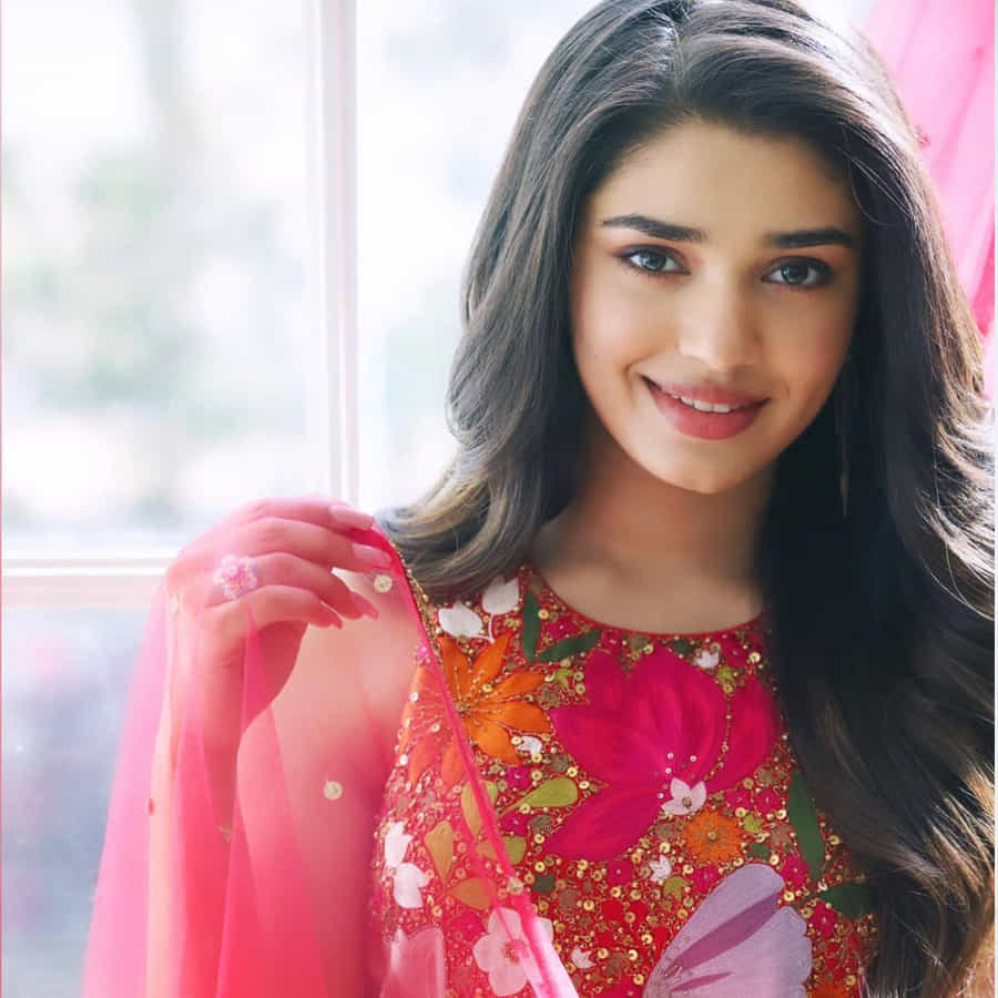  ప్రస్తుతం ఈ సినిమా కోసం కథానాయికను ఎంపిక చేసే పనిలో ఉన్నారట మేకర్స్. గత కొద్ది రోజులుగా ఈ మూవీలో నటించే హీరోయిన్ ఎవరనే విషయంపై రోజుకో అప్డేట్ సోషల్ మీడియాలో చక్కర్లు కొడుతున్నాయి.