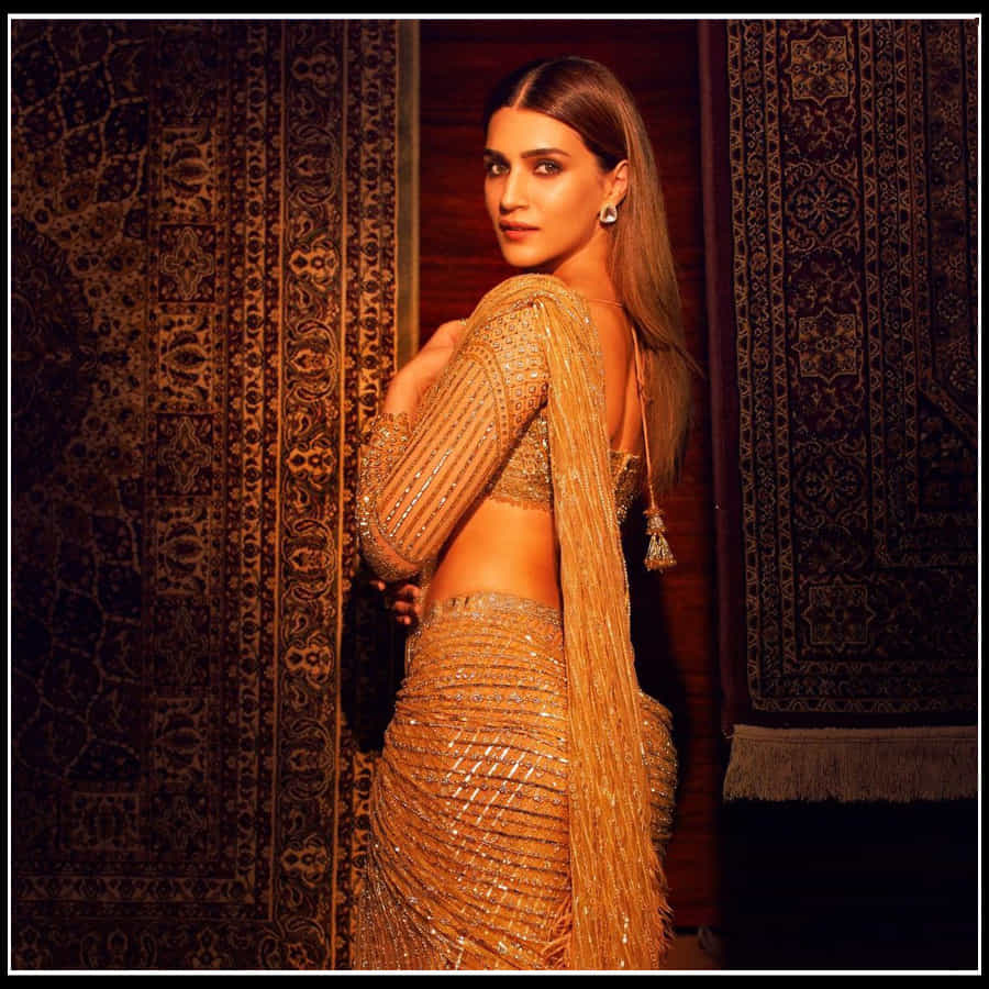 kriti sanon: కొంటె చూపులతో మతిపోగొడుతున్న కృతి సనన్.