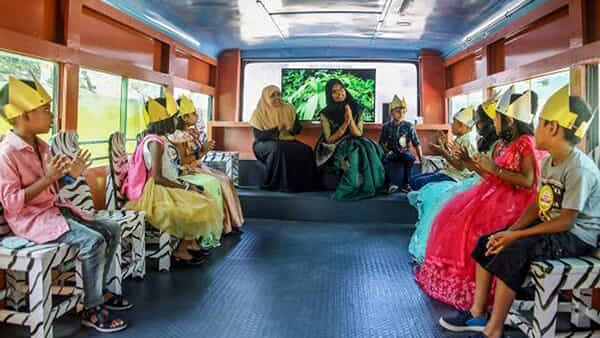 KSRTC : తరగతి గదిగా మారిన డబుల్ డెక్కర్ బస్సు.. ఆటపాటలు అన్నీ అందులోనే..