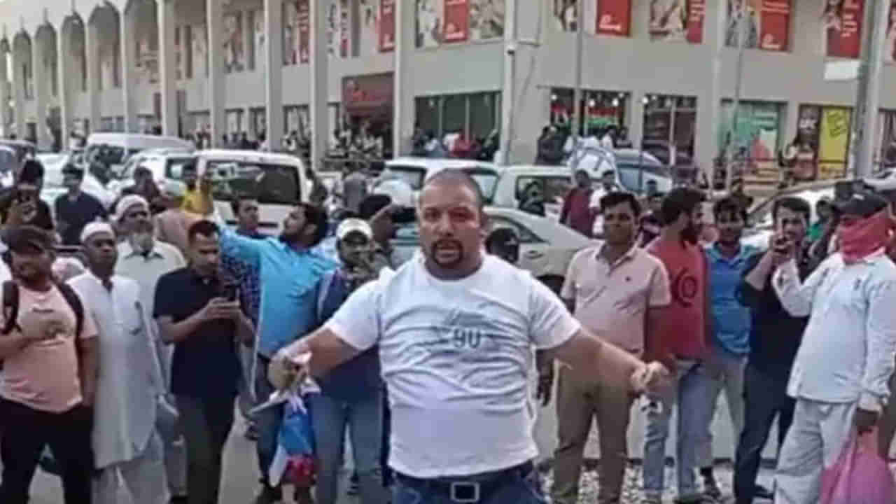 Prophet Mohammad Row: నిరసన తెలిపి చిక్కుల్లో పడిన ప్రవాస భారతీయులు.. దేశ బహిష్కరణకు ఆదేశాలు..!