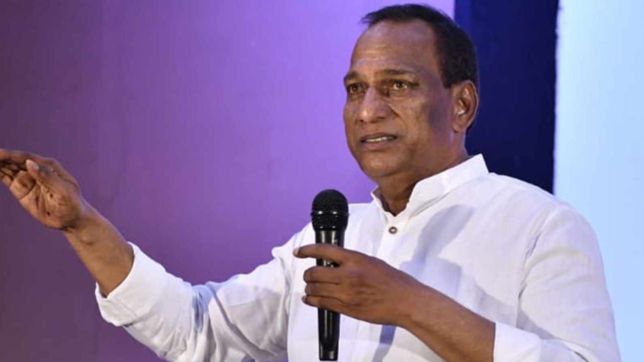 Mallareddy: మరోసారి వార్తల్లో నిలిచిన మంత్రి మల్లారెడ్డి.. మేడ్చల్‌ మండల సర్వసభ్య సమావేశంలో హైఓల్టేజ్‌ డైలాగ్ వార్‌..