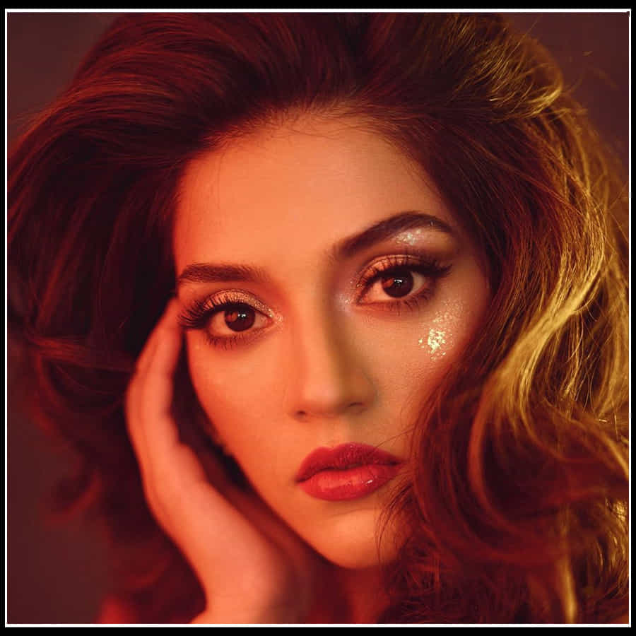 Mehreen Kaur Pirzada: సన్నజాజి తీగలా తళుక్కుమన్న మెహ్రీన్..