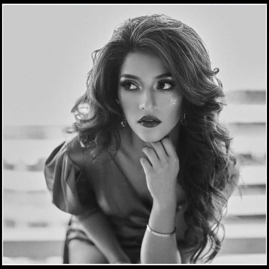 Mehreen Kaur Pirzada: సన్నజాజి తీగలా తళుక్కుమన్న మెహ్రీన్..