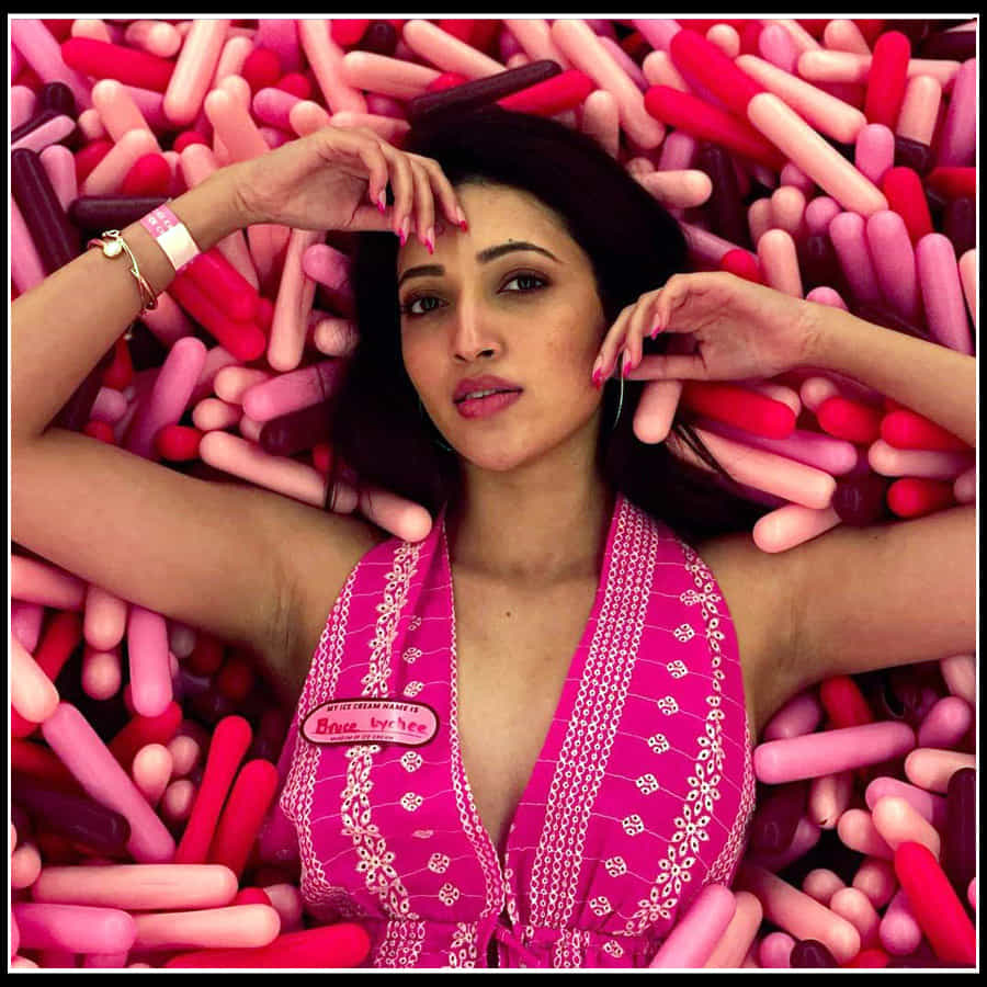Neha Shetty: చూపుతిప్పుకోనివ్వకుండా చేస్తున్న టిల్లు గర్ల్ ఫ్రెండ్.. నేహా శెట్టి ఫొటోస్