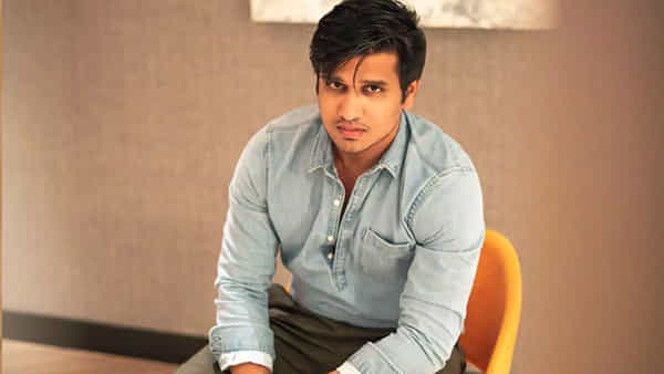 Nikhil Siddarth: అభిమానికి ఊహించని గిఫ్ట్ ఇచ్చిన యంగ్ హీరో.. నెట్టింట వైరలవుతున్న వీడియో..