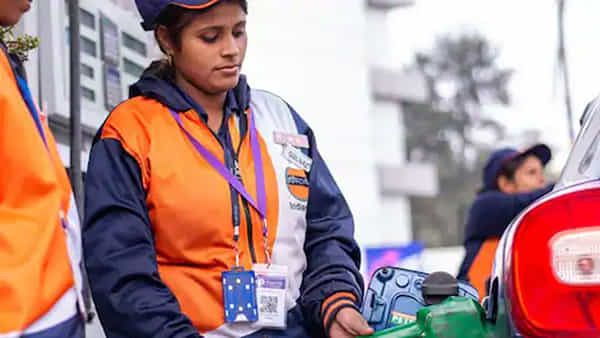 Petrol-Diesel Price Today: మళ్లీ పెరుగుతున్న క్రూడాయిల్.. తాజాగా దేశంలో పెట్రోల్, డీజిల్ రేట్లు ఎలా ఉన్నాయంటే..?