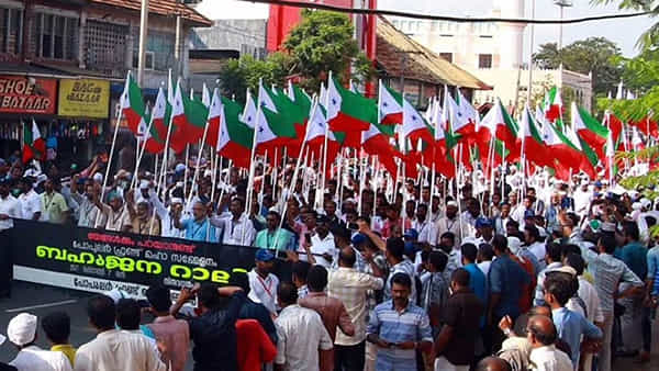 Kerala: కేరళ రాజధానిలో ఉద్రిక్తత.. సీఎం విజయన్ నివాసం వైపు దూసుకొచ్చిన పీఎఫ్ఐ కార్యకర్తలు..