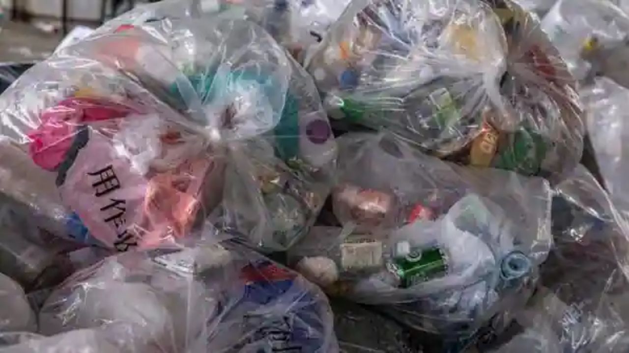 Plastic Items ban: జులై 1 నుంచి ఈ వస్తువుల వాడకంపై నిషేధం.. లిస్టులో ఏమున్నాయంటే?